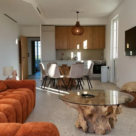 Superbe 4 Pièces Dans De Charme Rénovée Proche Plages Et Centre D'antibes, Côte D'azur