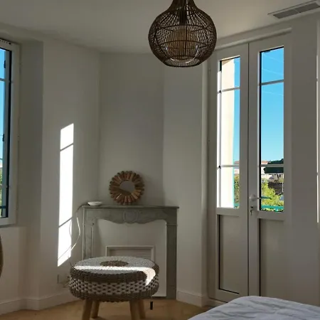Appartamento Superbe 4 Pièces Dans De Charme Rénovée Proche Plages Et Centre D'antibes, Côte D'azur